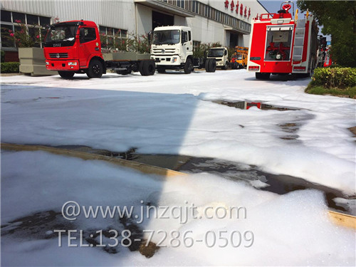 壓縮空氣泡沫消防車 微信圖片_20171215131359.jpg