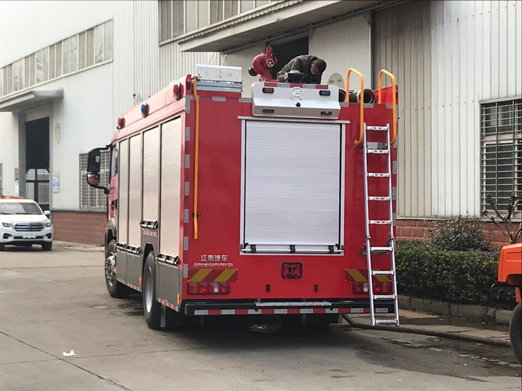 7噸消防車.jpg D8CDF641D55312BDC9DB70AE41007FAA.jpg
